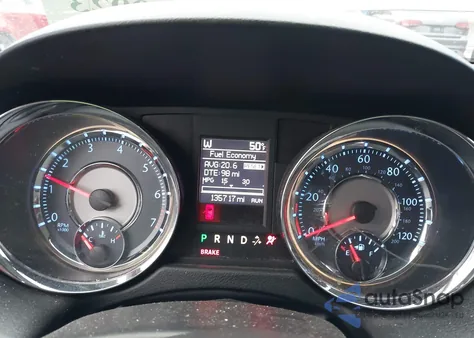 2013 Chrysler Town & Country Touring z USA, uszkodzony, nr VIN 2C4RC1BG6DR793704